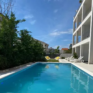  Apartment Carlotta
